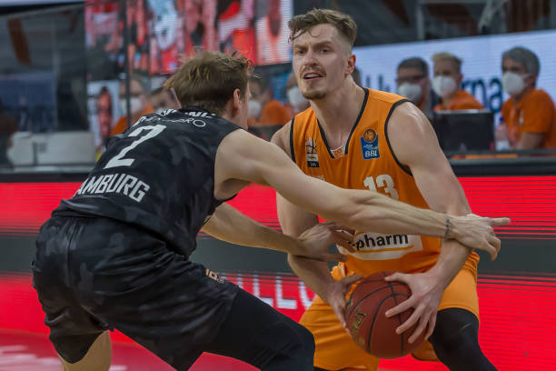 那么标准究 那么标准究